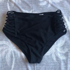 🛍️ Hollister, black size small bikini bottoms